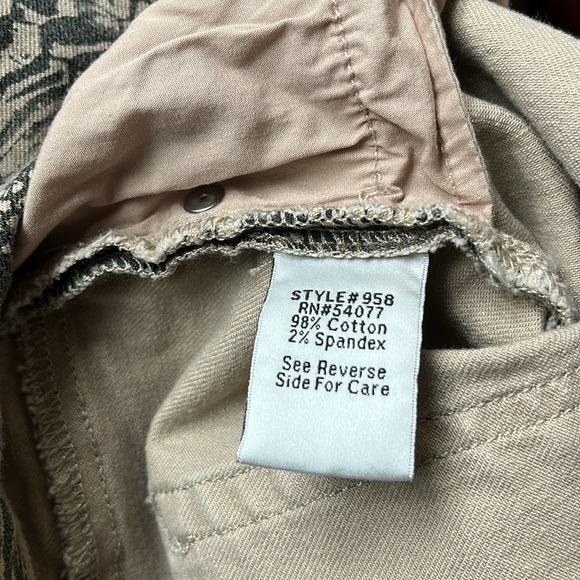 Cabi Snake Skin Print Pants Size 4 - Picture 7 of 9